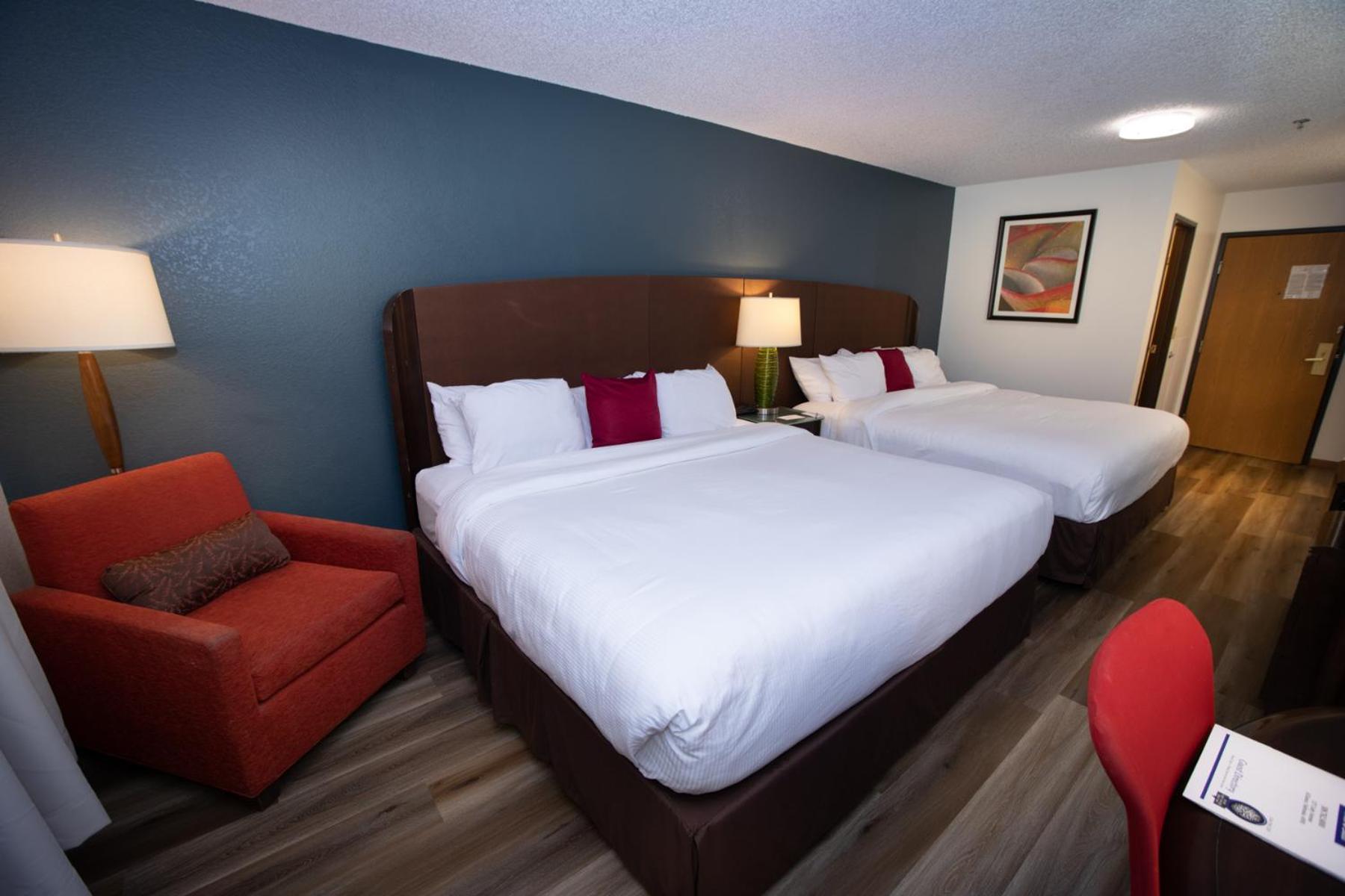 Alliance Hotel & Suites, A Howard Johnson By Wyndham Extérieur photo