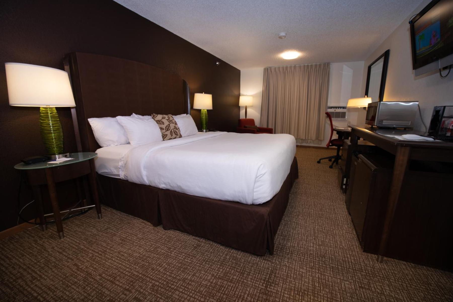 Alliance Hotel & Suites, A Howard Johnson By Wyndham Extérieur photo