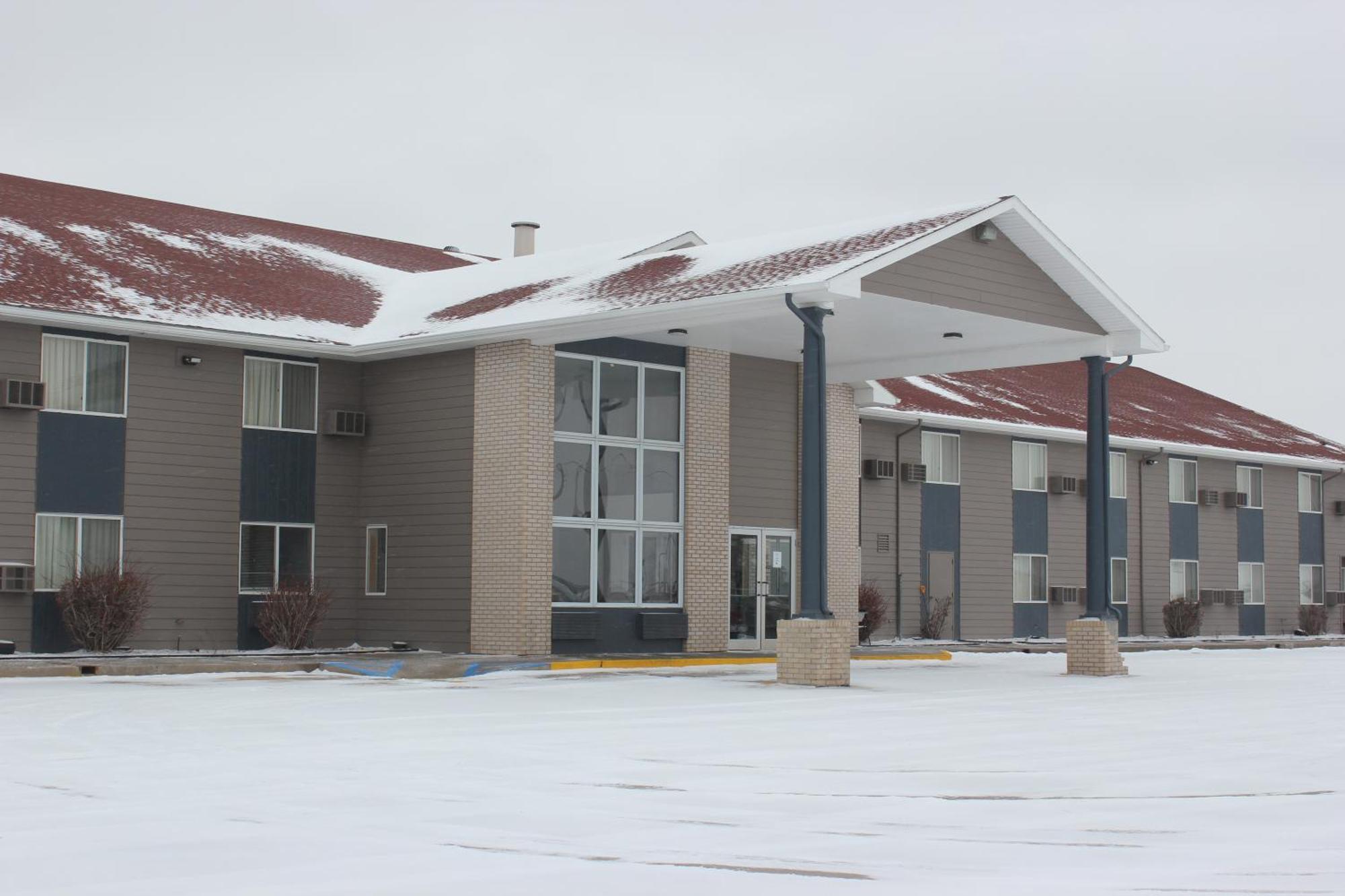 Alliance Hotel & Suites, A Howard Johnson By Wyndham Extérieur photo