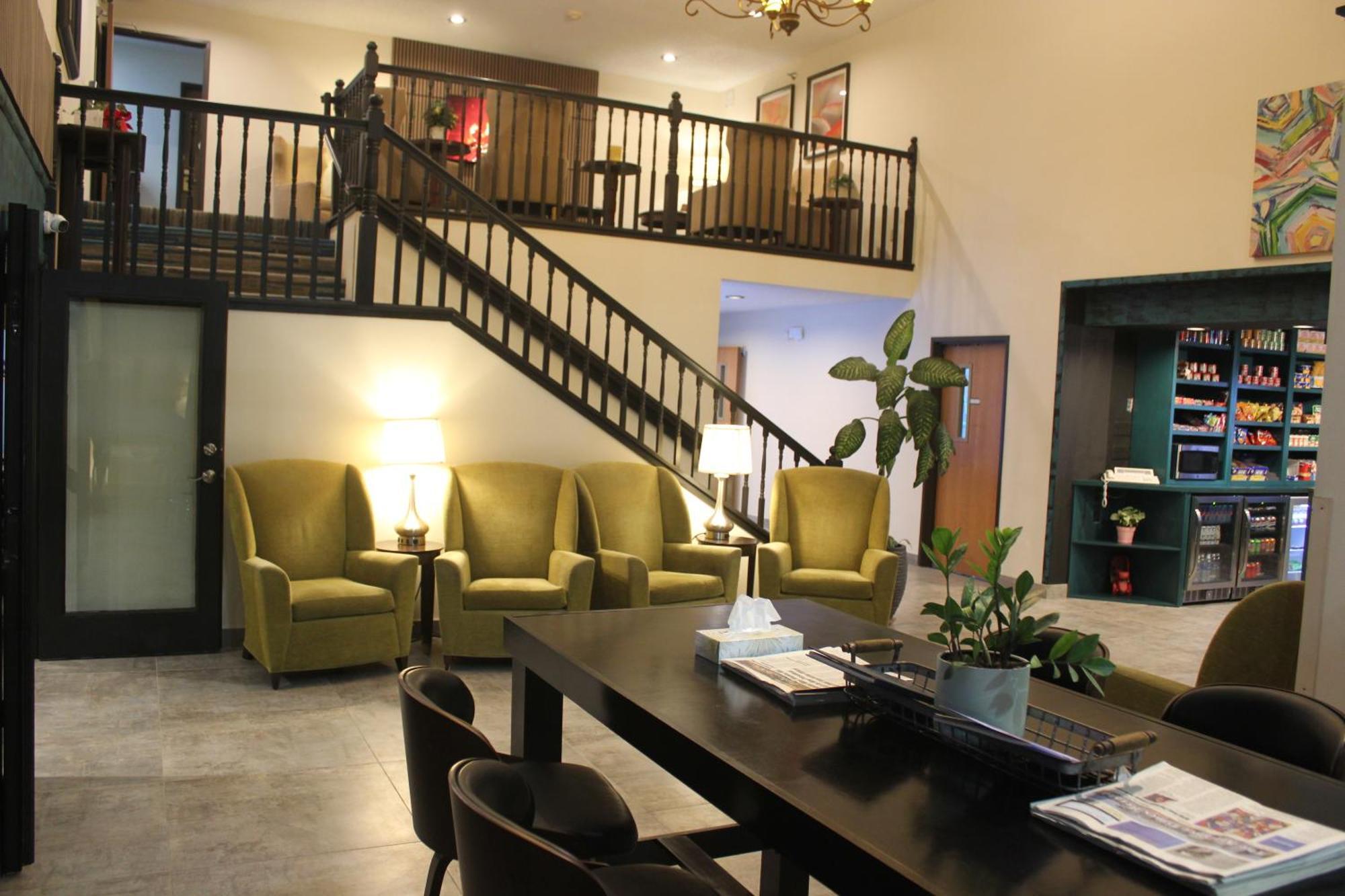 Alliance Hotel & Suites, A Howard Johnson By Wyndham Extérieur photo