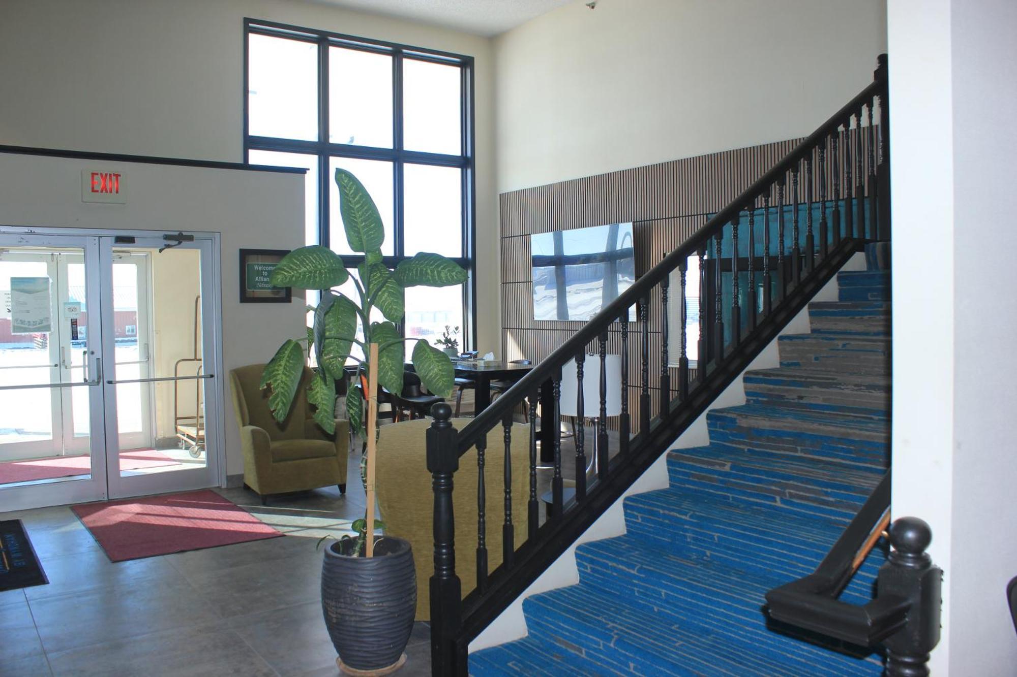 Alliance Hotel & Suites, A Howard Johnson By Wyndham Extérieur photo